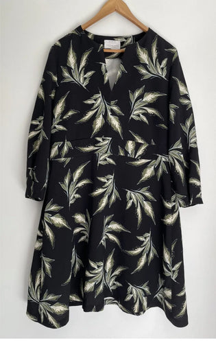 VERONIKA MAINE A line 3/4 Sleeve Leaf Print Dress Size 16