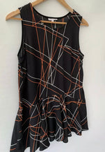Load image into Gallery viewer, (Preloved) VERY VERY amazing Printed Sleeveless Rayon Tip Blouse Size 8 10